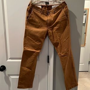 Men’s J. Crew Urban Slim Chinos in Dark Khaki